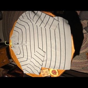 Very nice vintage sweater, like new condition!